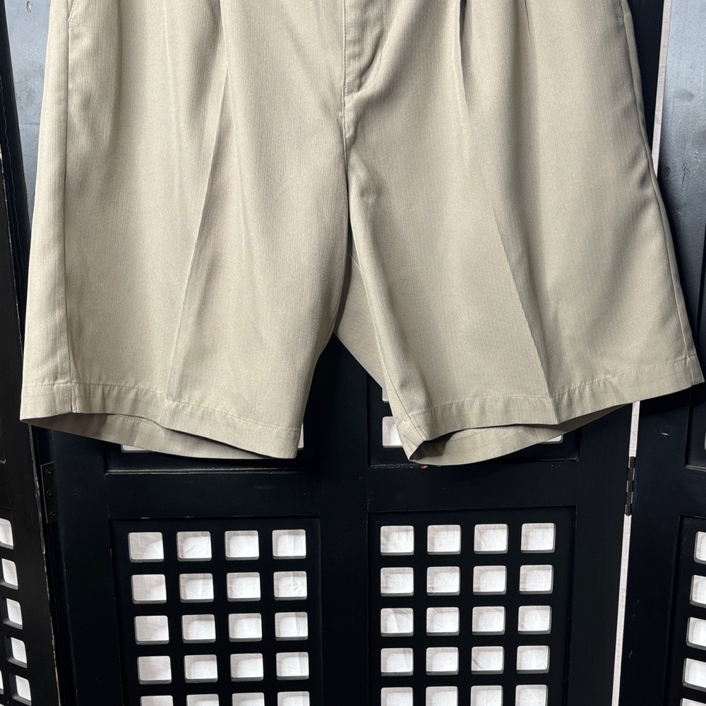 🟡 Nike Golf Shorts Mens 34 Beige Tan Pleated Performance Polyester 🟡 - Picture 4 of 12